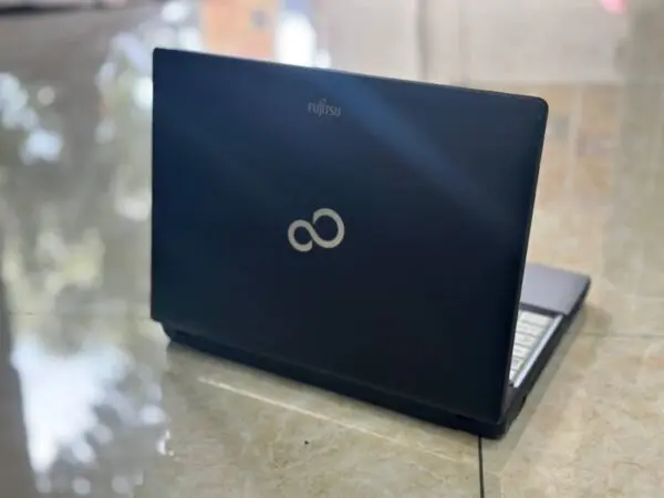 Fujitsu Lifebook P772 - Ảnh 3