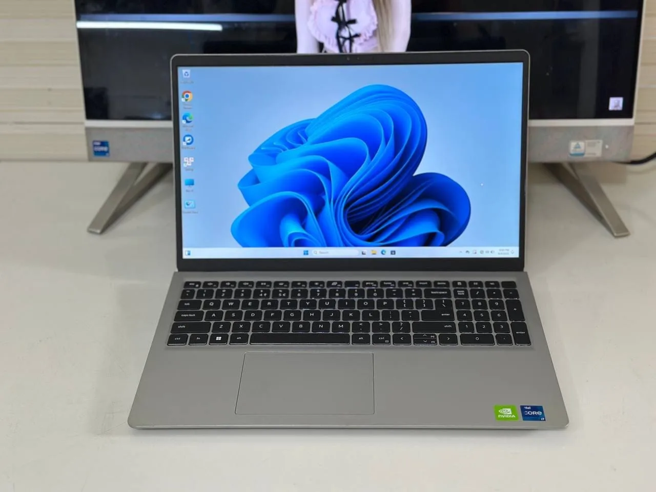  Dell Inspiron 15 3530 i7-1355U MX550 2GB