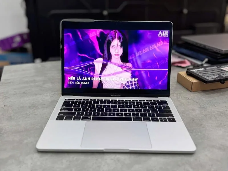 Macbook Pro 2017-Intel Core I5