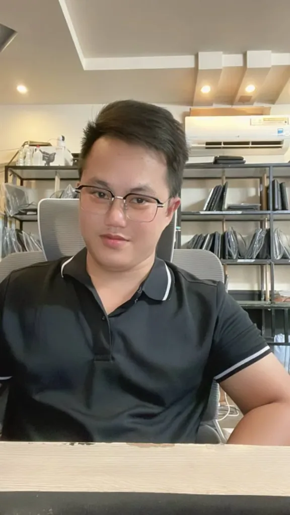 Ceo Nguyễn Hoàng Nhã - Người Điều Hành Và Sáng Lập Vi Tính A Chề