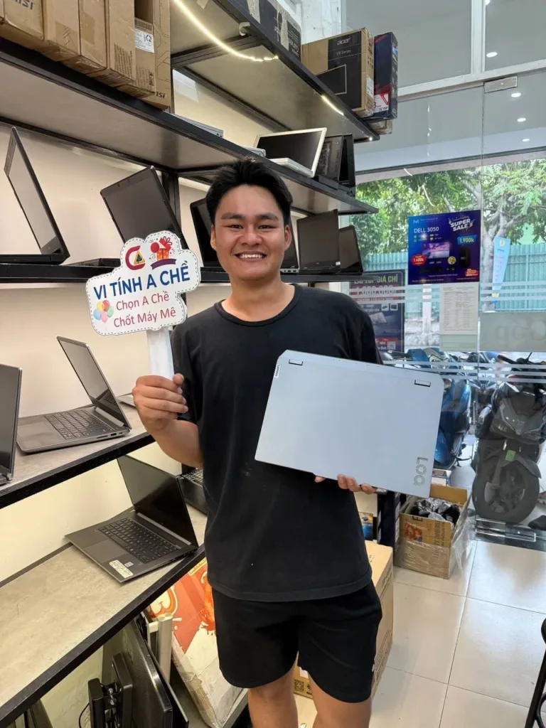 Anh Nhân Viên Văn Phòng Lên Đời Laptop Mới Tại Vi Tính A Chề