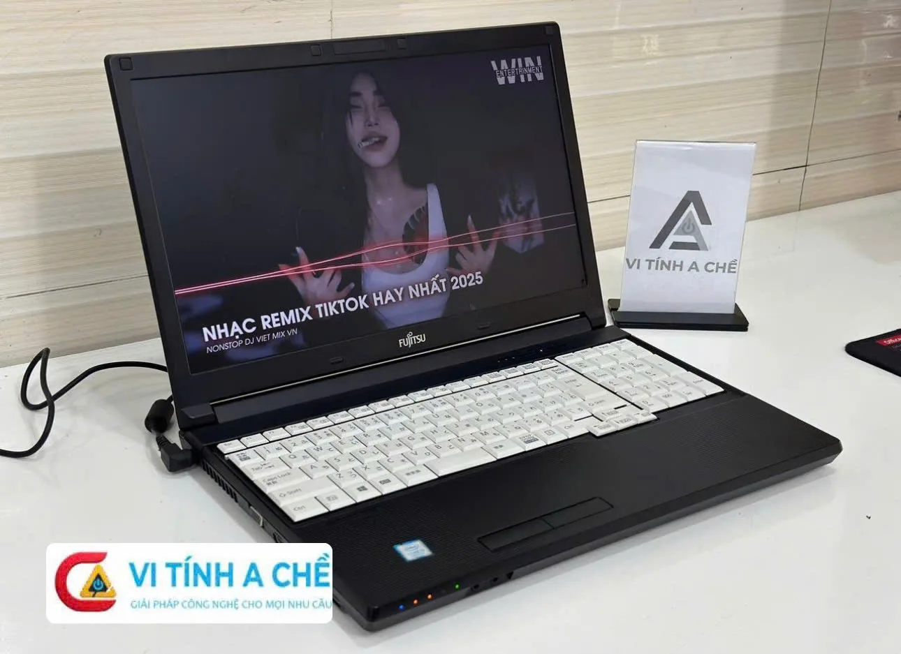 Fujitsu A577 – I3-7100U