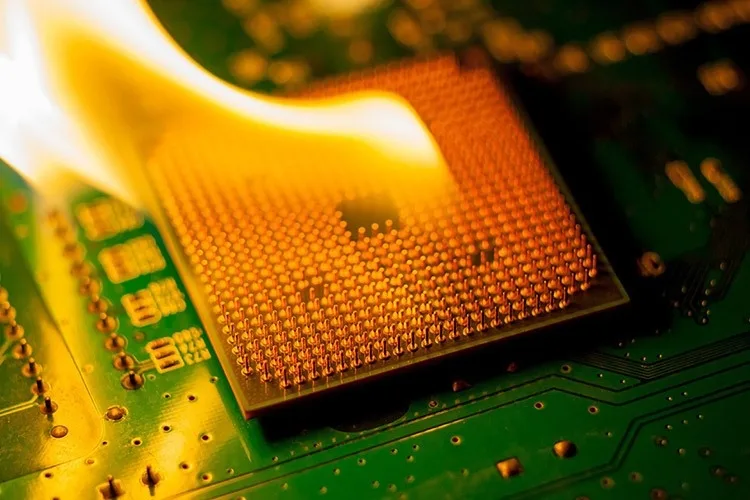 Đặt Laptop Trên Giường Gây Hư Mainboard Không? Nguyên Nhân Do Tích Nhiệt 3 Đặt Laptop Trên Giường Gây Hư Mainboard Không? Nguyên Nhân Do Tích Nhiệt