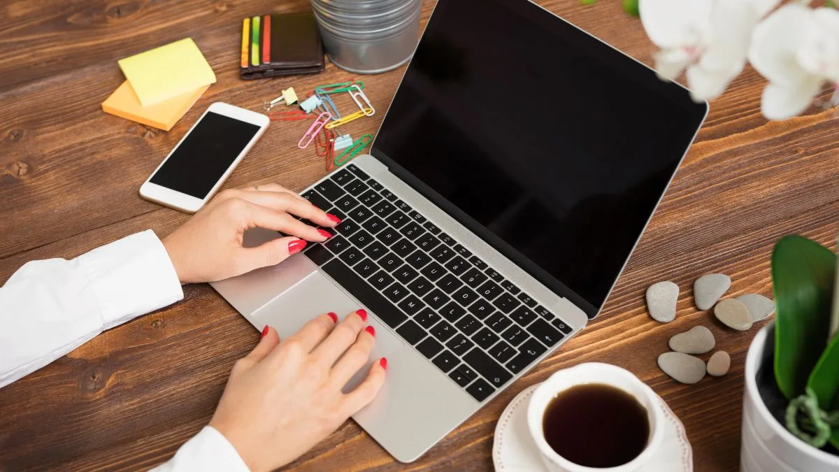 Màn Hình Trong Và Ngoài Đều Không Có Hình 