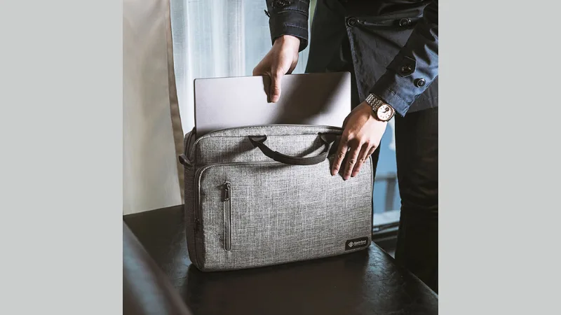 Màn Hình Laptop Bị Sọc: Nguyên Nhân Do Panel, Cáp Hiển Thị Và Cách Xử Lý