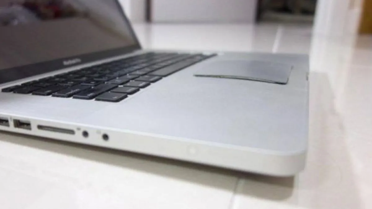 Pin Laptop Bị Phồng Có Nguy Hiểm Không? Cảnh Báo Rủi Ro Cháy Nổ