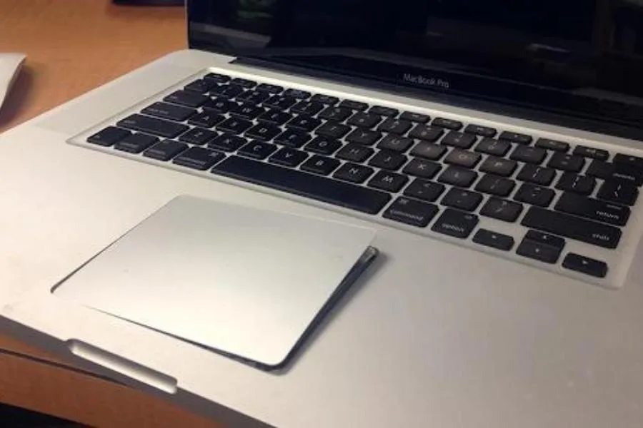 Pin Laptop Bị Phồng Có Nguy Hiểm Không? Cảnh Báo Rủi Ro Cháy Nổ