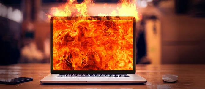 Laptop Nóng Quá Khiến Laptop Bật Nguồn Nhưng Màn Hình Đen