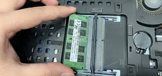 Tháo Lắp Ram Sai Cách Làm Hỏng Main Như Thế Nào? Rủi Ro &Amp; Hậu Quả