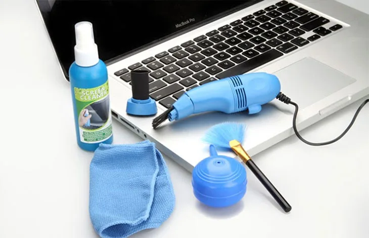 8 Rủi Ro Khi Tự Vệ Sinh Laptop Tại Nhà