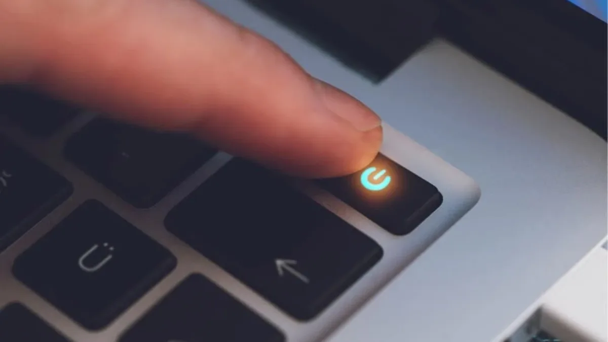 Laptop Bật Lên Chạy Quạt Mạnh Nhưng Không Vào Hệ Điều Hành