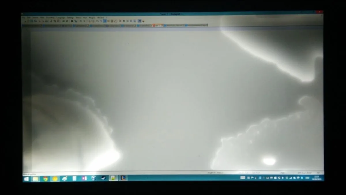 Màn Hình Laptop Bị Loang Mực: Nguyên Nhân Thật &Amp; Hướng Xử Lý Đúng