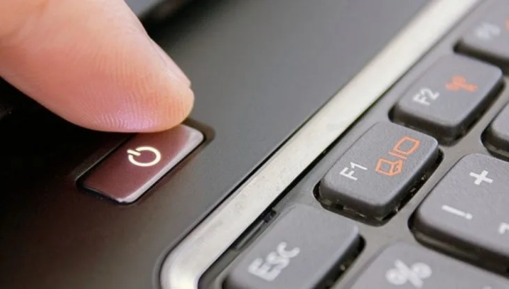 Đổi Tần Số Quét Xong Laptop Bị Đen Màn Hình: 3 Cách Xử Lý