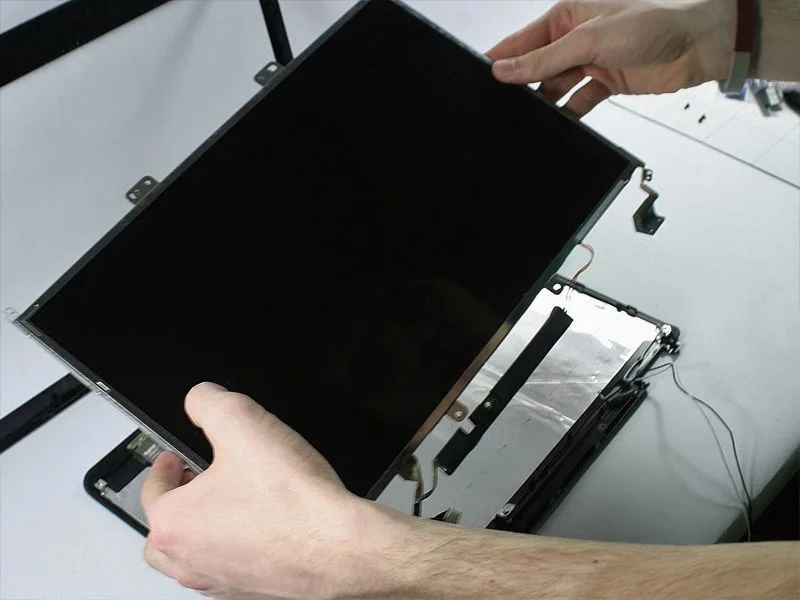 Thay Màn Hình Laptop Dell – Bị Vỡ, Sọc, Chảy Mực | Báo Giá Trước Khi Thay