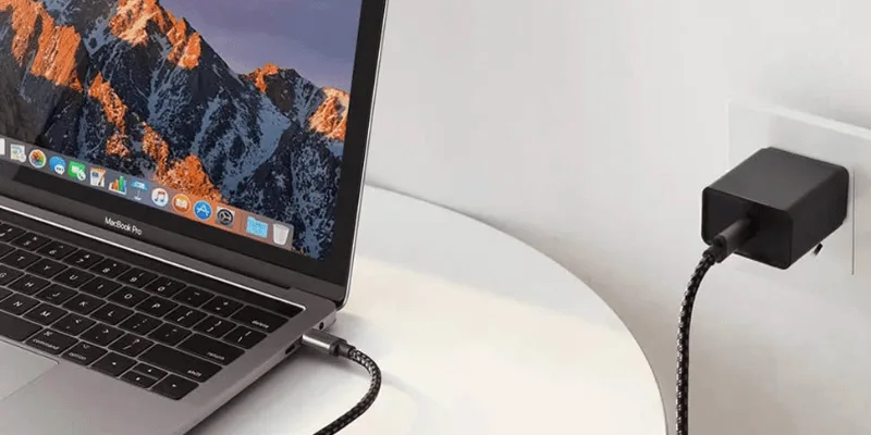 Đang Sạc Thì Dùng Laptop