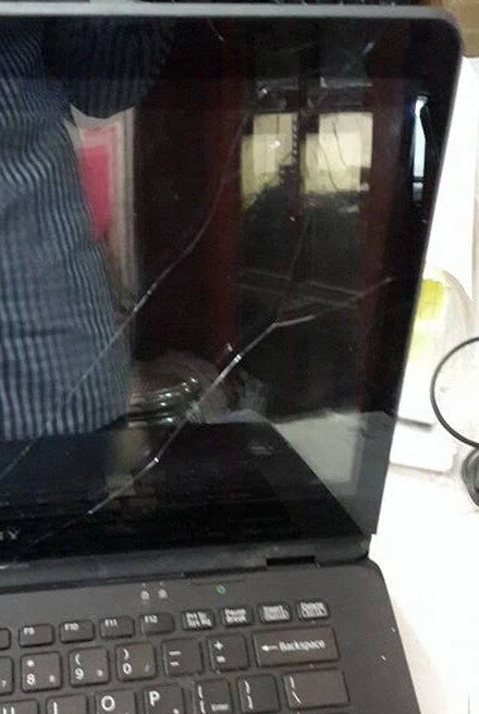 Bể Màn Hình Laptop