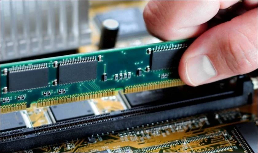 Lỗi Laptop Bị Màn Hình Đen Ram Lỏng 