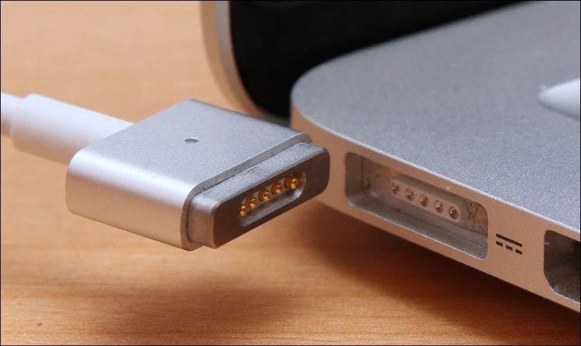 Macbook Sạc Không Vào Pin Sửa Ở Đâu? Giá Sửa Nguồn – Thay Pin Bao Nhiêu