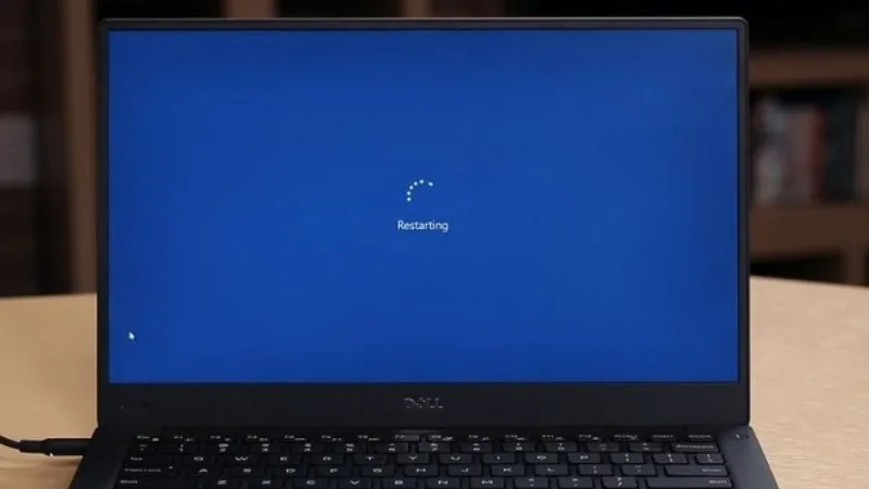 Laptop Reset Liên Tục