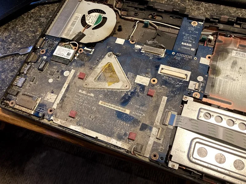Quạt Laptop Chạy Liên Tục