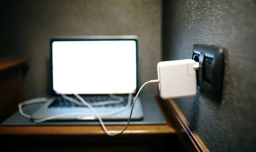 Laptop Sạc Pin Chậm